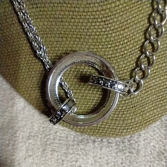 Silvertone dark crystals circle ⭕ chain necklace - Picture 5 of 6